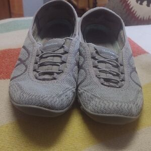Skechers Women's Slip-On Knit Sneakers in Light Gray Sz 8